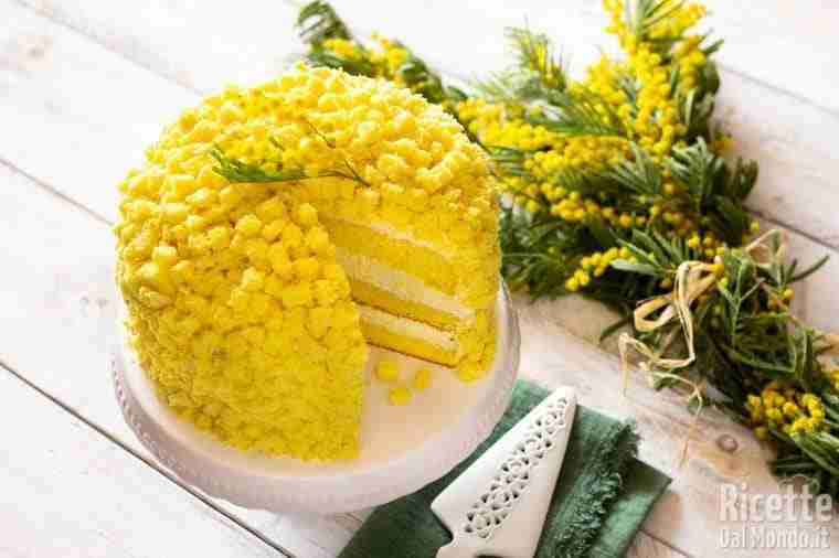 Torta mimosa il dolce della giornata della donna