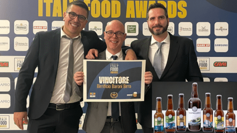 Birrificio Baroni Birra vincitore Italy Food Awards con riquadro etichette