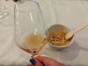 Carbonara di mare e calice vino IMG