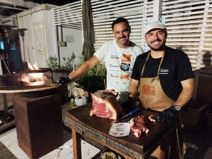 Matteo e Gino Campanella al taglio di carne a La Punta Beach IMG